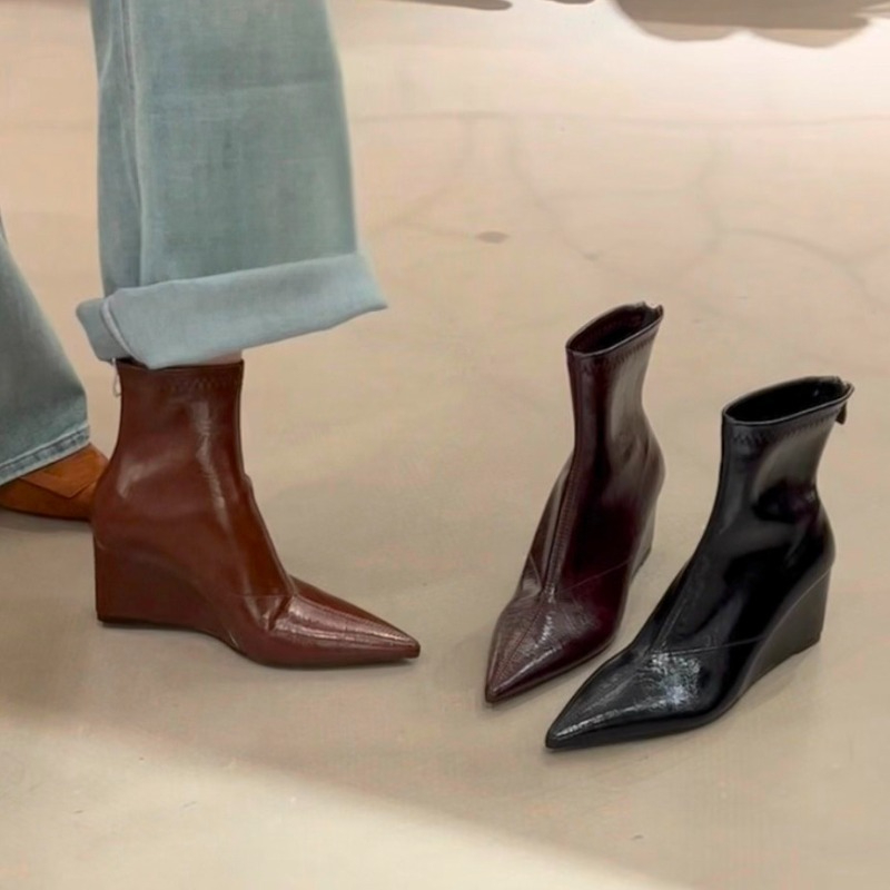 Ботильоны на танкетке, модные  – обзор и цена Soft Sole Booties